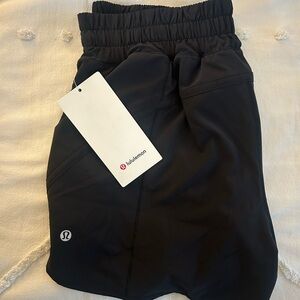 NWT! lululemon black Track That High-Rise Lined Short 5"